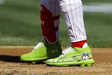 bryce harper cleats size 9.